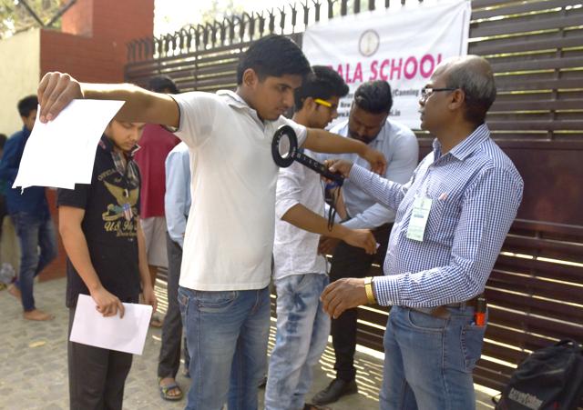 Students being checked at Kerala School in New Delhi. (Sushil Kumar/HT) Students being checked at Kerala School in New Delhi. (Sushil Kumar/HT)