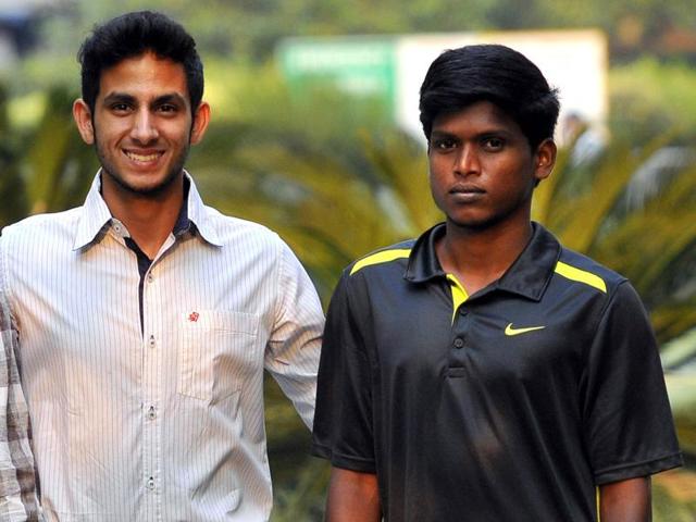 (From left ) Coach Satyanarayana, Awareness and Impact Ambassador of the Paralympic Committee of India Arhan Bagati and high jumper Mariyappan T. (Abhinav Saha/HT Photo) (From left ) Coach Satyanarayana, Awareness and Impact Ambassador of the Paralympic Committee of India Arhan Bagati and high jumper Mariyappan T. (Abhinav Saha/HT Photo)