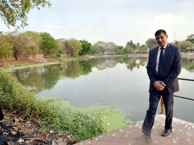 RBI governor Raghuram Rajan atSarangpani lake in Bhopal. The lake has been named after Rajan's grandfather S Sarangpani, who was managing director of the BHEL in 1960s.(Hindustan Times)