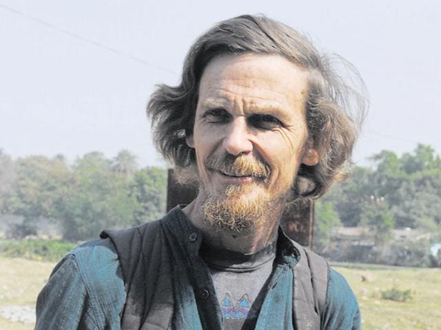 Former member of the National Advisory Council of India Jean Drèze is annoyed with the JJMP for harassing innocent labourers and NREGA workers in Latehar’s Manika block. (Parwaz Khan / HT Photo) Former member of the National Advisory Council of India Jean Drèze is annoyed with the JJMP for harassing innocent labourers and NREGA workers in Latehar’s Manika block. (Parwaz Khan / HT Photo)