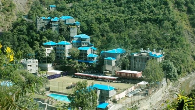 Pinegrove School - where a forest fire forced evacuation of students on Monday. (official website) Pinegrove School - where a forest fire forced evacuation of students on Monday. (official website)