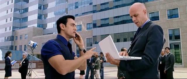 Aamir Khan wore a lot of shirts with folded sleeves, complimented with dark vests. (YouTube) Aamir Khan wore a lot of shirts with folded sleeves, complimented with dark vests. (YouTube)