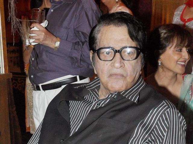 Actor Manoj Kumar says his doctor has allowed him to travel to Delhi to receive the Dadasaheb Phalke award, but has advised him against moving around too much.