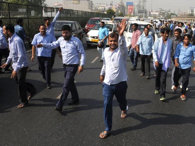 The Supreme Court on Saturday ordered diesel taxis run off the city’s roads, refusing industry requests for more time to switch to greener compressed natural gas (CNG). Cab drivers say the order will hurt their livelihood. (Parveen Kumar/HT Photo) 