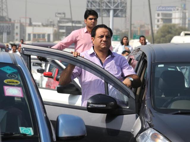 Commuters wait for the traffic to clear up on a Delhi road.  A 2014 World Health Organisation survey of more than 1,600 cities ranked Delhi as the most polluted, partly because of the nearly 10 million vehicles on its roads. (Parveen Kumar/HT Photo) 