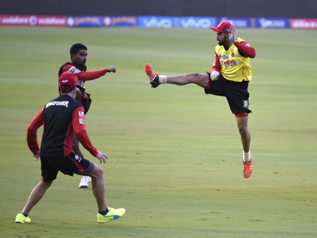 The concern of skipper Virat Kohli and bowling coach Allan Donald is to somehow get the bowling back on track. (Sanjeev Verma/HT Photo) The concern of skipper Virat Kohli and bowling coach Allan Donald is to somehow get the bowling back on track. (Sanjeev Verma/HT Photo)