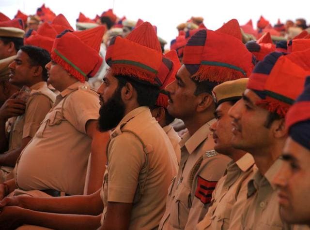 Haryana chief minister Manohar Lal Khattar announced on Sunday that the state police personnel will get weekly offs from now on. (Parveen Kumar/HT Photo) Haryana chief minister Manohar Lal Khattar announced on Sunday that the state police personnel will get weekly offs from now on. (Parveen Kumar/HT Photo)
