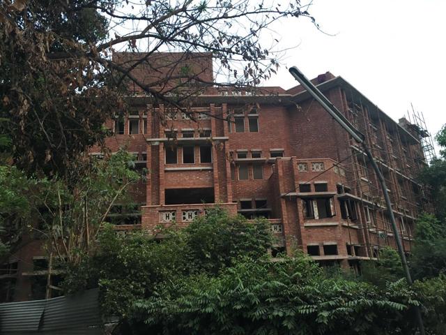 The college has been seeing protests by students who are opposing the high fees and alleged discriminatory rules for the new girls’ hostel. The college has been seeing protests by students who are opposing the high fees and alleged discriminatory rules for the new girls’ hostel.