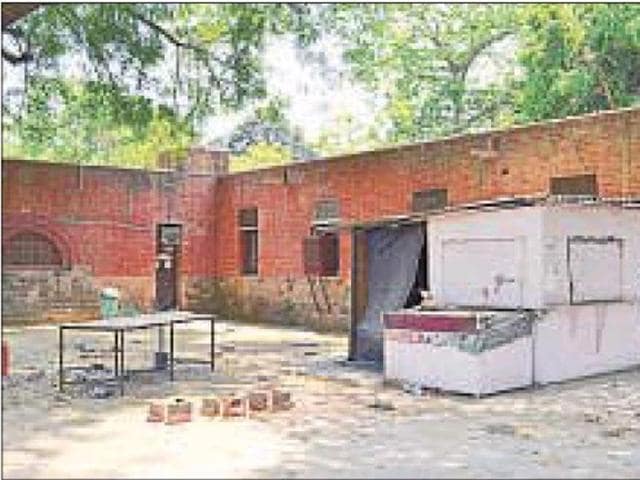 The dhaba has been shut ever since Rohtas died of pneumonia. (HT photo) The dhaba has been shut ever since Rohtas died of pneumonia. (HT photo)