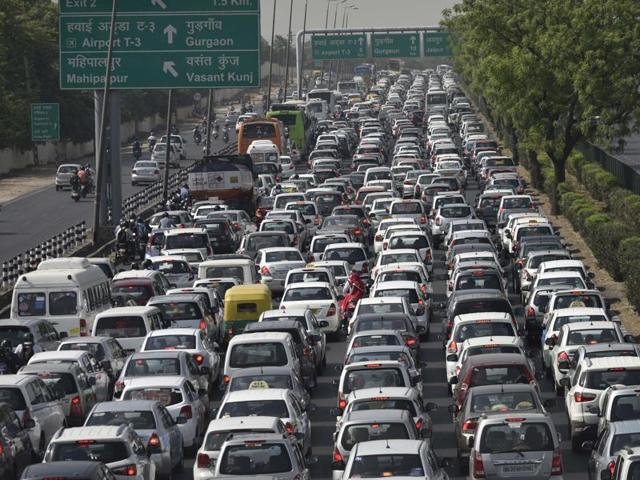 Massive traffic jams in Delhi-NCR over protests on diesel taxi ban ...