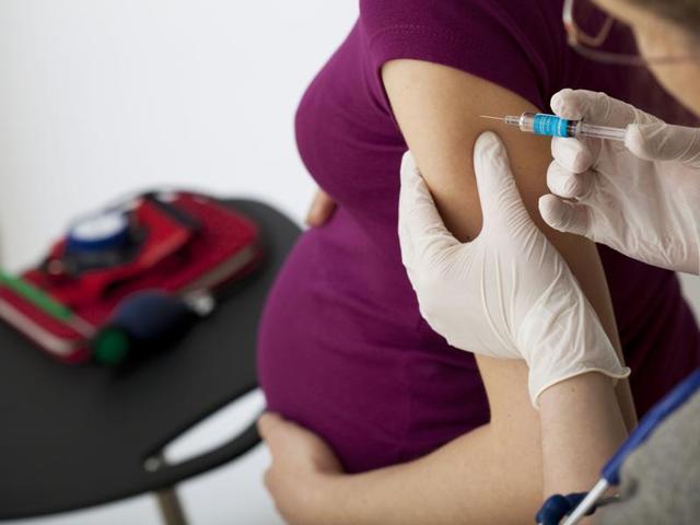 Infants six months and younger whose mothers are vaccinated when pregnant have a 70% reduction in flu cases and an 80% reduction in flu-related hospitalisations compared with babies whose moms aren’t immunised, finds a new study.(Shutterstock) Infants six months and younger whose mothers are vaccinated when pregnant have a 70% reduction in flu cases and an 80% reduction in flu-related hospitalisations compared with babies whose moms aren’t immunised, finds a new study.(Shutterstock)