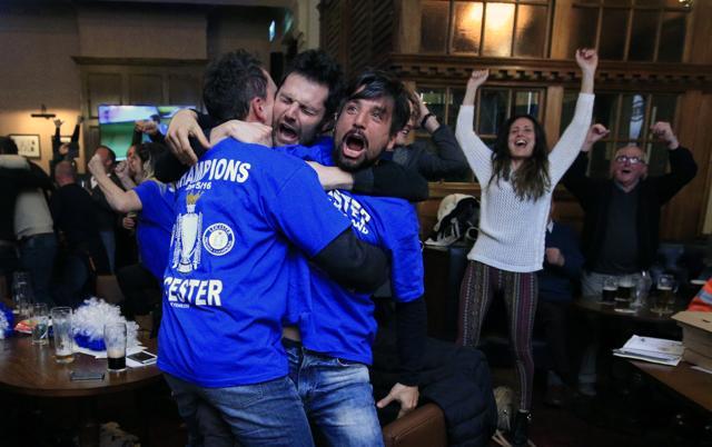 Leicester City fans react in Hogarths public house in Leicester, central England, after Chelsea's Eden Hazard scores the equalising goal against Tottenham Hotspur in their English Premier League soccer match. (AP)