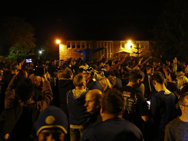 Leicester City players watch the Chelsea v Tottenham Hotspur game at Jamie Vardy's house in Melton Mowbray - Leicester. (REUTERS) Leicester City players watch the Chelsea v Tottenham Hotspur game at Jamie Vardy's house in Melton Mowbray - Leicester. (REUTERS)