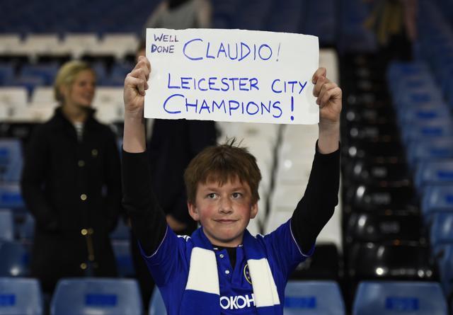 Chelsea fan displays a banner in reference to Leicester City manager Claudio Ranieri. (REUTERS)