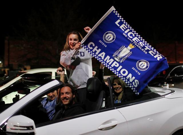 Leicester City fans celebrate outside the King Power stadium after their team won the Premier League title in Leicester, Britain. (Reuters Photo) Leicester City fans celebrate outside the King Power stadium after their team won the Premier League title in Leicester, Britain. (Reuters Photo)
