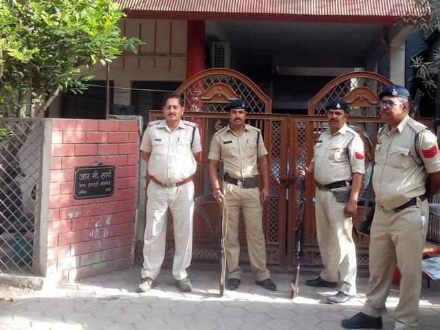 Cops stand guard outside the house of sub-engineer Rajendra Sharma during Lokayukta search in Indore on Tuesday. (Arun Mondhe/HT photo) Cops stand guard outside the house of sub-engineer Rajendra Sharma during Lokayukta search in Indore on Tuesday. (Arun Mondhe/HT photo)
