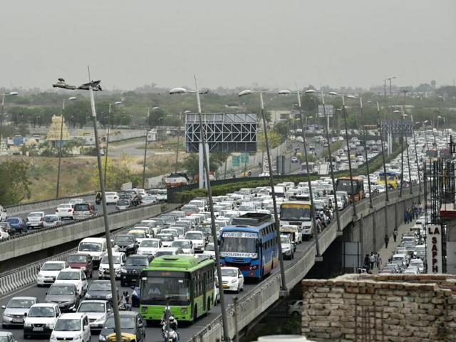Heavy traffic seen at Mahipalpur Chowk, in New Delhi, India, May 03, 2016. (Photo by Saumya Khandelwal/Hindustan Times)(Hindustan Times) Heavy traffic seen at Mahipalpur Chowk, in New Delhi, India, May 03, 2016. (Photo by Saumya Khandelwal/Hindustan Times)(Hindustan Times)