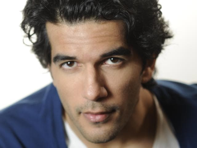 “As an AD, I have known SRK for seven years. I met him, as a professional, when I became an AD for the first time for a commercial. Later, we did many ads together, and built a good rapport,” says Taher. “As an AD, I have known SRK for seven years. I met him, as a professional, when I became an AD for the first time for a commercial. Later, we did many ads together, and built a good rapport,” says Taher.