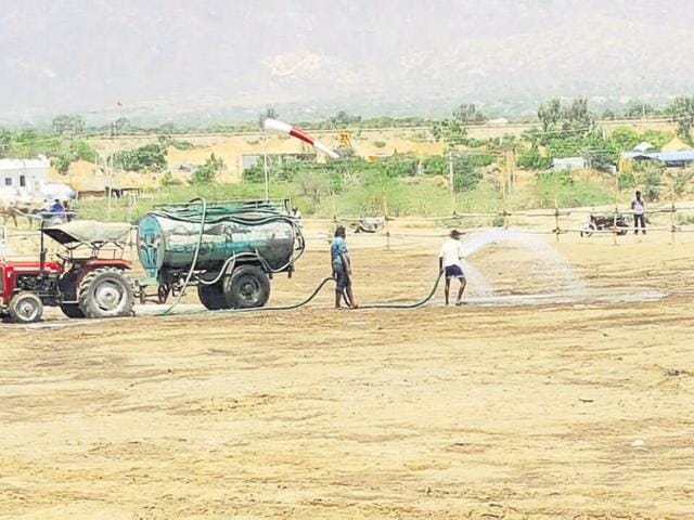 The temporary helipad was less than one kilometre from the site where Raje inaugurated the first rope-way system of Rajasthan.(HT Photo) The temporary helipad was less than one kilometre from the site where Raje inaugurated the first rope-way system of Rajasthan.(HT Photo)