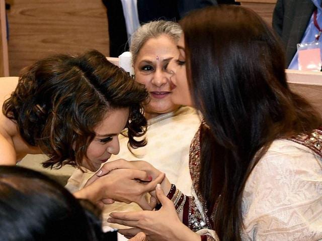 Not just Big B, Kangana also spent time with his wife Jaya Bachchan and daughter-in-law Aishwarya Rai Bachchan at the ceremony. (PTI) 