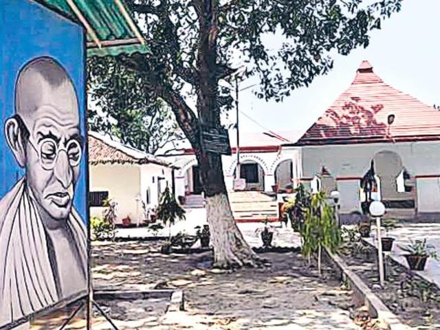 Bhitiharwa Gandhi Ashram, founded by Gandhi in November 1917, near Narkatiaganj. (Arvind Yadav/HT Photo) Bhitiharwa Gandhi Ashram, founded by Gandhi in November 1917, near Narkatiaganj. (Arvind Yadav/HT Photo)