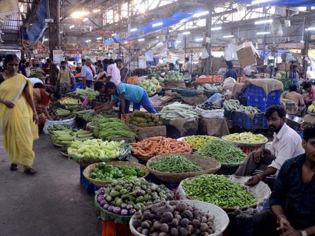 The wholesale market at APMC, which supplies vegetables to Mumbai, witnessed a sharp drop in arrivals from the state. (Bachchan Kumar) The wholesale market at APMC, which supplies vegetables to Mumbai, witnessed a sharp drop in arrivals from the state. (Bachchan Kumar)