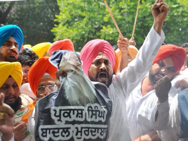 Punjab Congress Legislature Party (CLP) leader Charanjit Singh Channi leading a protest against Punjab CM Parkash Singh Badal, whose effigy he is holding, outside the party office in Sector 15, Chandigarh, on Wednesday. (Karun Sharma/HT Photo) Punjab Congress Legislature Party (CLP) leader Charanjit Singh Channi leading a protest against Punjab CM Parkash Singh Badal, whose effigy he is holding, outside the party office in Sector 15, Chandigarh, on Wednesday. (Karun Sharma/HT Photo)