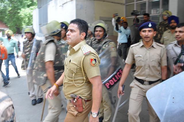 Police in the Punjab Congress Bhawan during a lathicharge on protesters, in Sector 15, Chandigarh, on Wednesday. (Karun Sharma/HT Photo) Police in the Punjab Congress Bhawan during a lathicharge on protesters, in Sector 15, Chandigarh, on Wednesday. (Karun Sharma/HT Photo)