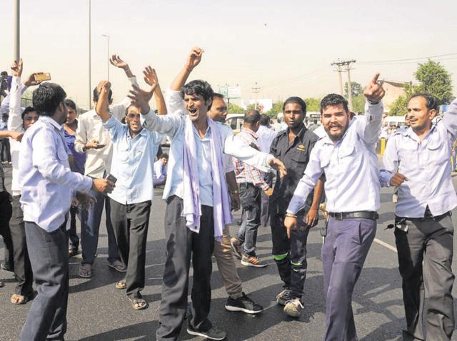 The protest on the Delhi-Gurgaon Expressway against the Supreme Court order. (HT File) The protest on the Delhi-Gurgaon Expressway against the Supreme Court order. (HT File)