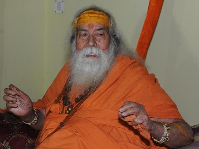 Shankaracharya Swaroopanand Saraswati takes a dig at BJP’s Clean India Mission in Bhopal on Tuesday. (Praveen Bajpai/HT Photo) Shankaracharya Swaroopanand Saraswati takes a dig at BJP’s Clean India Mission in Bhopal on Tuesday. (Praveen Bajpai/HT Photo)