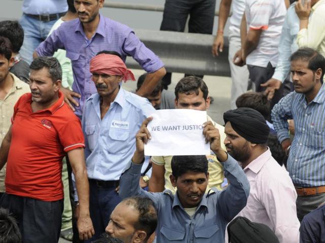 Transporters and cab aggregators have demanded separate registration of all-India tourist permit taxis and at least five years to phase out their diesel-run vehicles (Sunil Ghosh / Hindustan Times) Transporters and cab aggregators have demanded separate registration of all-India tourist permit taxis and at least five years to phase out their diesel-run vehicles (Sunil Ghosh / Hindustan Times)