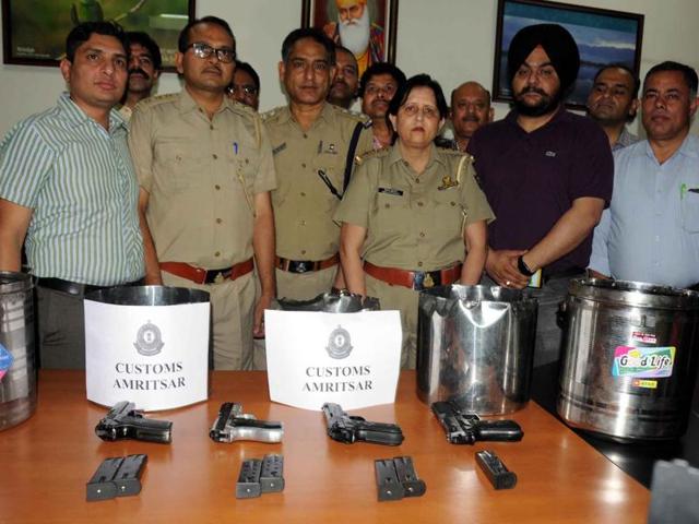 Four 9 mm pistols and seven empty cartridges were recovered by customs officials.(Sameer Sehgal/HT Photo) Four 9 mm pistols and seven empty cartridges were recovered by customs officials.(Sameer Sehgal/HT Photo)