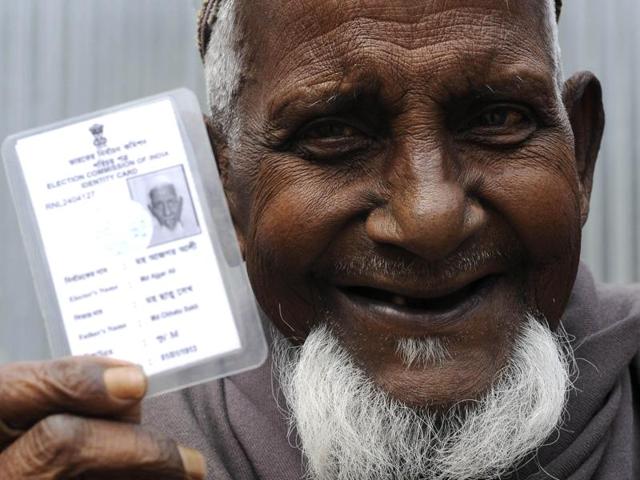 Asgar Ali ( 103 years old ) A resident of Maddhya Mashaldanga Chhitmahal, Dinhata is excited about casting vote for the first time.(Ashok Nath Dey/HT Photo)