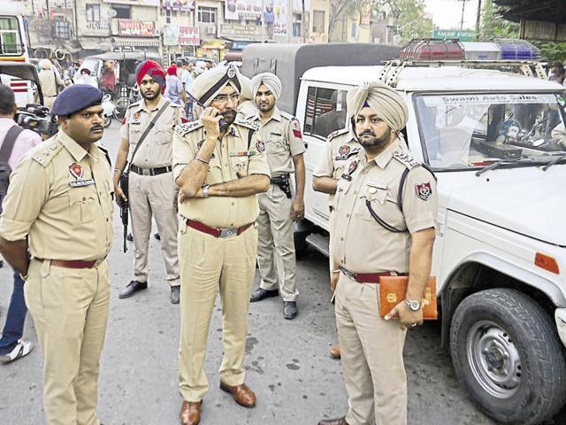 Police at the crime spot in Amritsar on Wednesday. (Sameer Sehgal/HT Photo) Police at the crime spot in Amritsar on Wednesday. (Sameer Sehgal/HT Photo)
