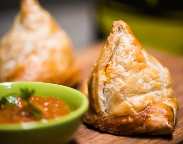 Different parts of India serve the samosa with different accompaniments(HT file photo)