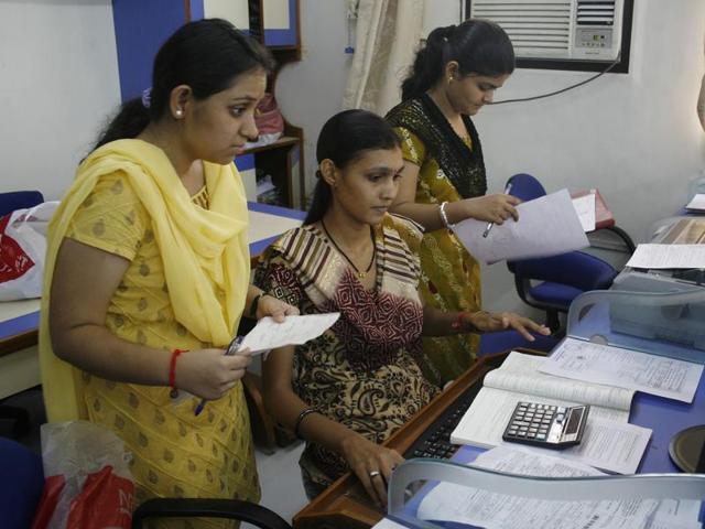 Students will not be allowed to shift to another college once allotted a seat; should select colleges whose cut-offs are 5% less than their expected scores. (Photo by Satish Bate/ Hindustan Times) (Hindustan Times) Students will not be allowed to shift to another college once allotted a seat; should select colleges whose cut-offs are 5% less than their expected scores. (Photo by Satish Bate/ Hindustan Times) (Hindustan Times)