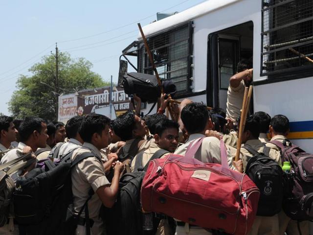 Pilgrims and visitors board a special train at the Bhopal railway station on Wednesday for visiting Simhastha in Ujjain. (Praveen Bajpai/HT Photo) Pilgrims and visitors board a special train at the Bhopal railway station on Wednesday for visiting Simhastha in Ujjain. (Praveen Bajpai/HT Photo)