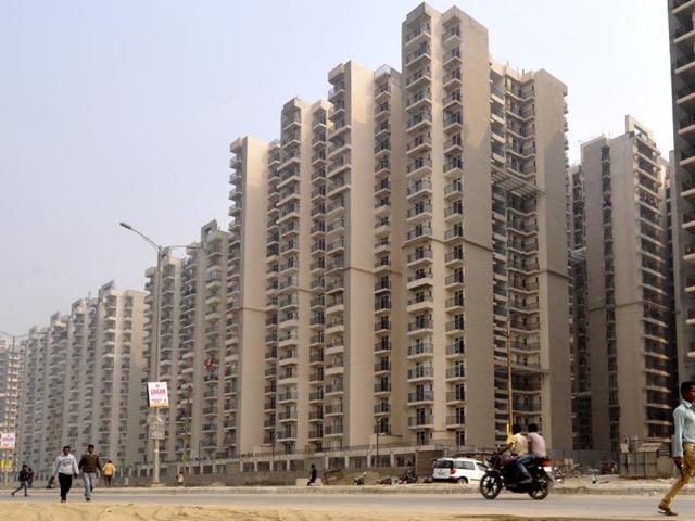 The study by Assocham observed that in spite of a fall in prices and interest rates, demand for residential market has witnessed a steep decline by 25-30 per cent in Delhi-NCR region. (Sunil Ghosh/HT Photo) The study by Assocham observed that in spite of a fall in prices and interest rates, demand for residential market has witnessed a steep decline by 25-30 per cent in Delhi-NCR region. (Sunil Ghosh/HT Photo)