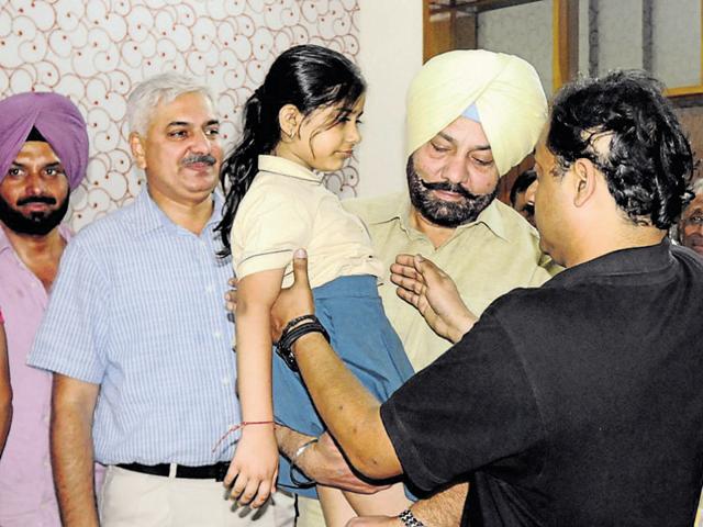 Shanvi Gupta, who was kidnapped while going to school, after being freed in Patiala on Wednesday. (Bharat Bhushan/HT) Shanvi Gupta, who was kidnapped while going to school, after being freed in Patiala on Wednesday. (Bharat Bhushan/HT)