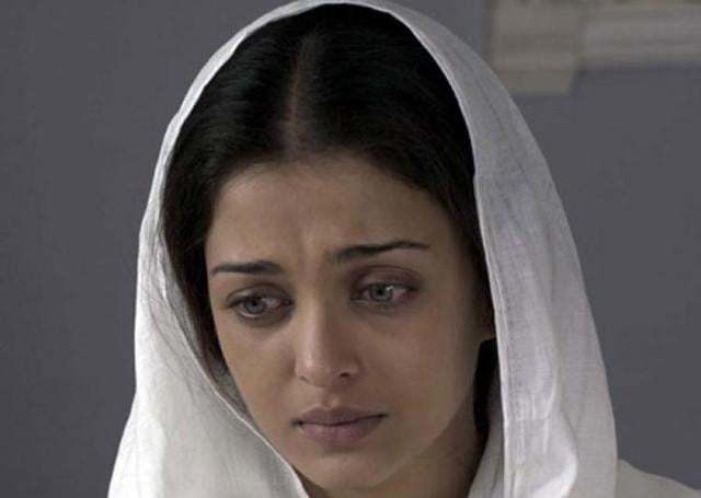 Aishwarya Rai in a still from Sarbjit. (YouTube grab) Aishwarya Rai in a still from Sarbjit. (YouTube grab)