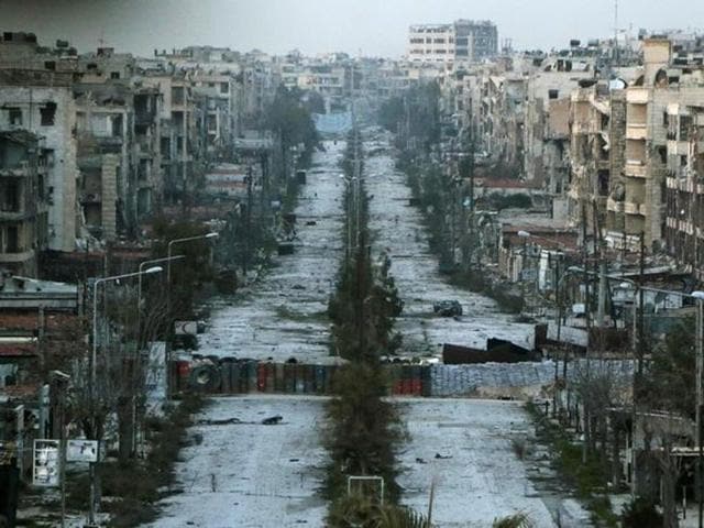 A general view shows a damaged street with sandbags used as barriers in Aleppo's Saif al-Dawla district, Syria March 6, 2015. A general view shows a damaged street with sandbags used as barriers in Aleppo's Saif al-Dawla district, Syria March 6, 2015.