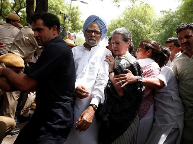 Congress party president Sonia Gandhi (C) and former Prime Minister Manmohan Singh march to Parliament in New Delhi. (REUTERS) Congress party president Sonia Gandhi (C) and former Prime Minister Manmohan Singh march to Parliament in New Delhi. (REUTERS)