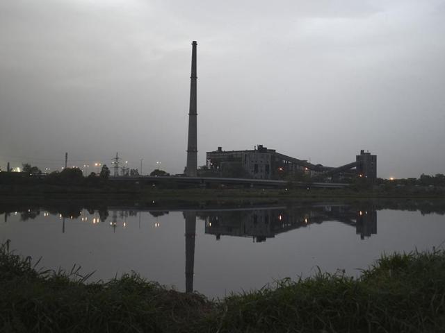 The Delhi government had shut down the Rajghat thermal power station after a study by IIT Kanpur said fly ash caused pollution. (Hindustan Times) The Delhi government had shut down the Rajghat thermal power station after a study by IIT Kanpur said fly ash caused pollution. (Hindustan Times)