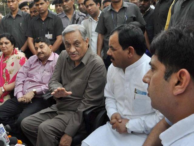 Rebel Congress leader Vijay Bahuguna, along with other rebel Congress MLAs, at a press conference at his official residence in Dehradun. (PTI file photo) Rebel Congress leader Vijay Bahuguna, along with other rebel Congress MLAs, at a press conference at his official residence in Dehradun. (PTI file photo)
