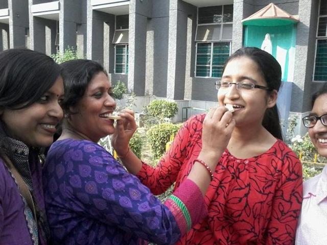Arunima Shukla, a class 12 student of Holy Child School in Ghaziabad, scored 98.25% in ICSE Class 12 exams. (HT Photo) Arunima Shukla, a class 12 student of Holy Child School in Ghaziabad, scored 98.25% in ICSE Class 12 exams. (HT Photo)