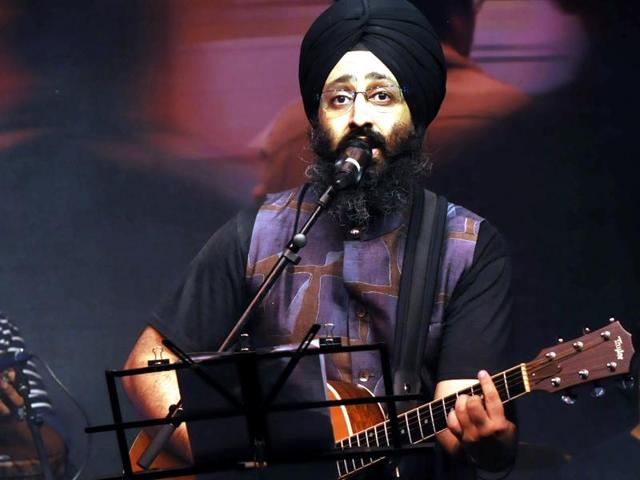Rabbi Shergill is happy that the popularity of Bollywood music is being challenged in Punjab with other genres of music.(Hindustan Times) Rabbi Shergill is happy that the popularity of Bollywood music is being challenged in Punjab with other genres of music.(Hindustan Times)