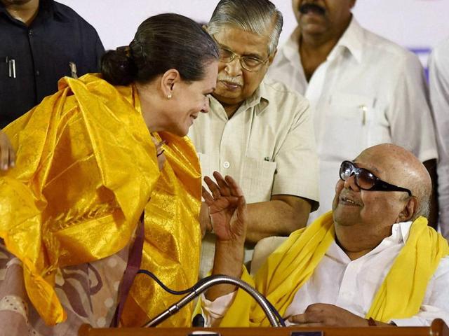 DMK chief M Karunanidhi interacts with Congress president Sonia Gandhi during an election rally in Chennai.(PTI) DMK chief M Karunanidhi interacts with Congress president Sonia Gandhi during an election rally in Chennai.(PTI)
