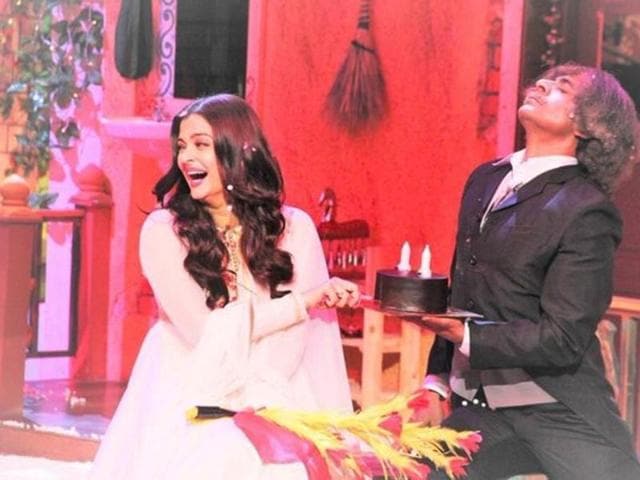 Aishwarya enjoys cutting the cake on the sets of the show. The episode will be aired this on Sunday. (Twitter) 