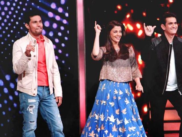 The team of Sarbjit also visited the sets of another TV show Sa Re Gama. (Twitter) 