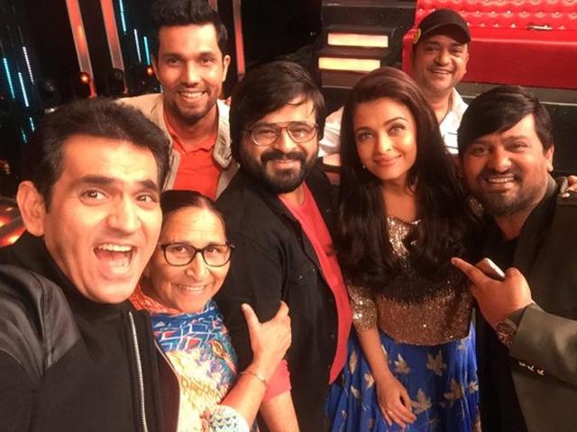 Dalbir Kaur,. Sarabjit Singh’s sister, accompanies the team of Sarbjit as they  visit Sa Re Ga Ma sets. (Twitter) 